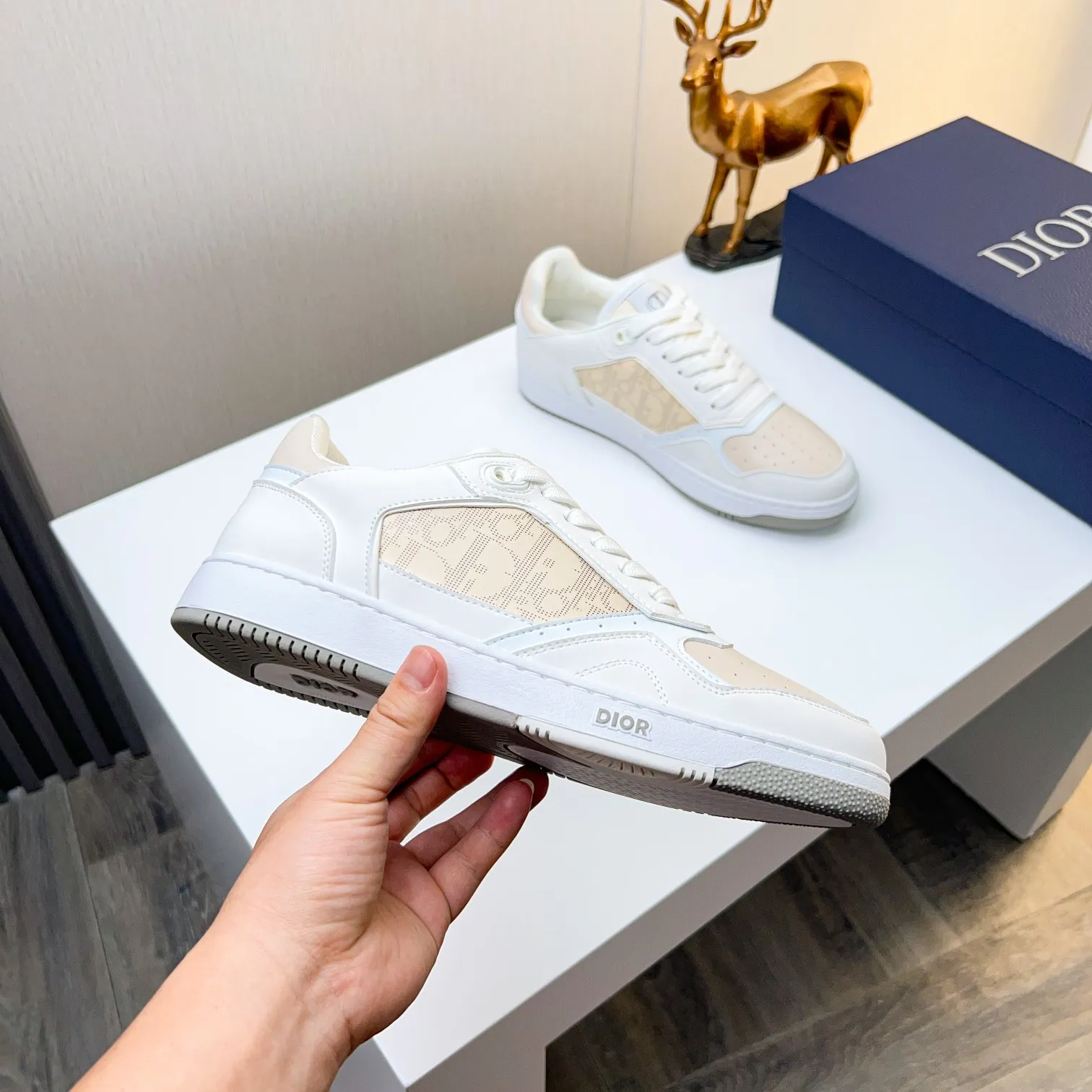 Men's Men's Shoes 💰400 [New] 🦩🦩Dior - Low-top sneakers 2025 spring men's collection new arrivals [Celebrate][Celebrate][Celebrate], reinterpret the basketball shoe design and become a classic Dior item [Strong][Strong][Strong], crafted in black and cream white smooth cowhide with beige suede, leather display on the side The CD logo, tongue, sole and back side are decorated with various distinctive details to enhance the style[666][666], while eyelet details, topstitching and rubber panels highlight the dynamic charm of its athletic style[strong][strong][strong]. It has a two-color rubber sole, which can be matched with various clothing to create a refined look. Size: 38 to 44 (45 can be customized